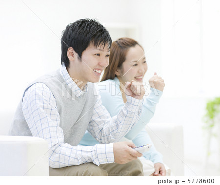 ガッツポーズをする夫婦 ガッツポーズをする夫婦 5228600