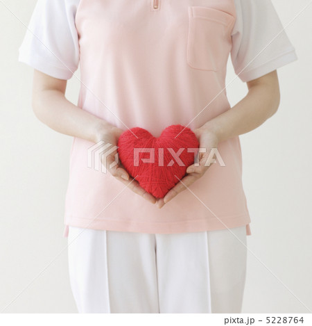 ハートを持つ介護士 5228764