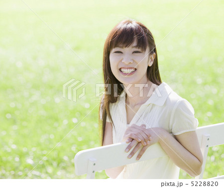 笑う女性 5228820