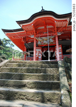 石段と楼門(日御碕神社/島根県出雲市大社町日御碕) 石段と楼門(日御碕神社/島根県出雲市大社町日御碕) 5230863