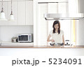 家事する女性 5234091