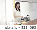 料理する女性 5234093