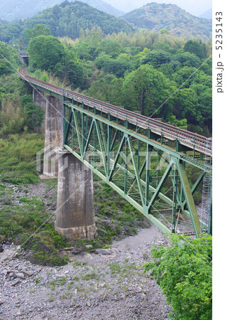 レトロな三瀬谷鉄橋 5235143