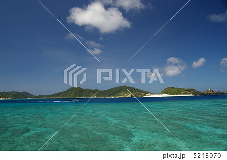 西表島の青い海と夏空 西表島の青い海と夏空 5243070