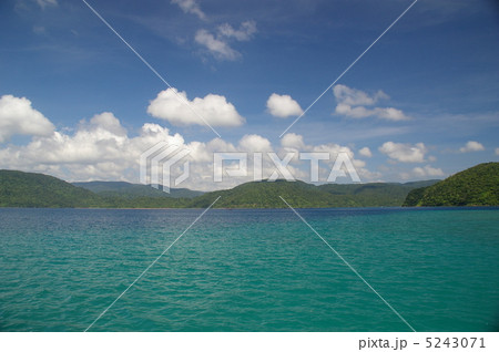 船浮湾の青い海 5243071