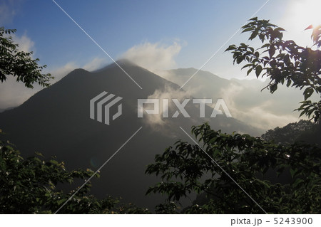 朝の天川村の山並み 5243900