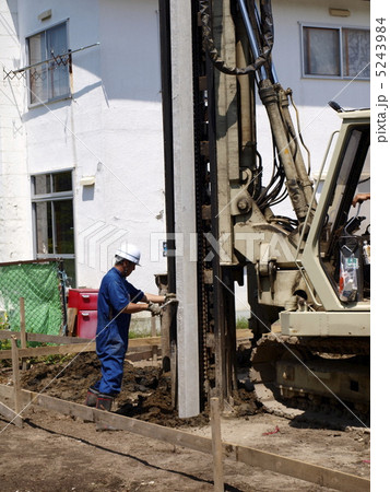 新築住宅の杭打工事 5243984