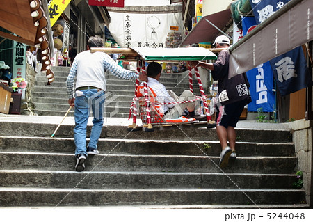 こんぴらさんの籠の写真素材