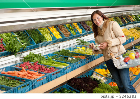 Grocery store shopping - Woman holding spring onion Grocery store shopping - Woman holding spring onion 5246283