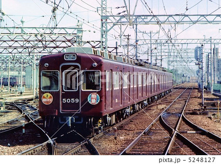 阪急 神戸線 ５０００系 ６R 原型時代 特急 日本シリーズ ダブル看板の写真素材 [5248127] - PIXTA