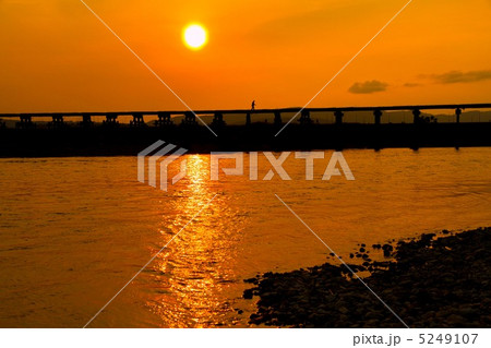 流れ橋夕景 5249107
