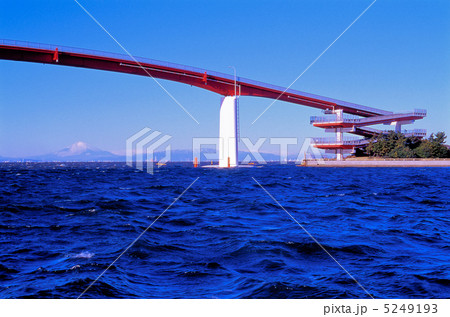 千葉県の富士山のある風景・木更津市「中の島大橋と富士山」 5249193