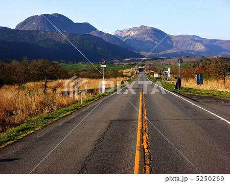 早朝のやまなみハイウエ－ 5250269