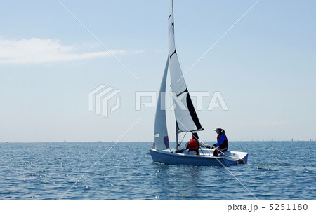 ヨットのある風景 5251180
