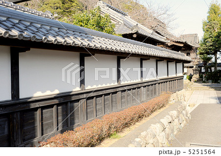 清見寺の木造塀 5251564