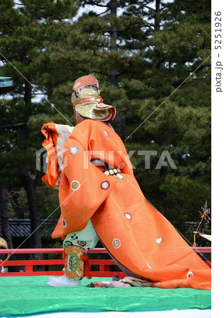 舞楽の装束 5251926