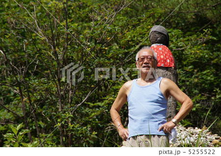 シニアの男性 シニアの男性 5255522