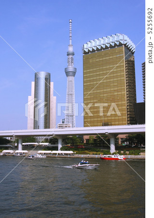 隅田川花火大会直前のボートと東京スカイツリー 5255692