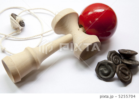 けん玉とベーゴマ 5255704