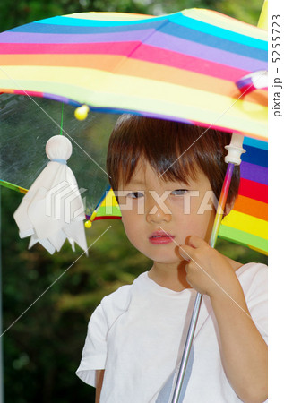 てるてる坊主と子供(てるてるぼうず) てるてる坊主と子供(てるてるぼうず) 5255723