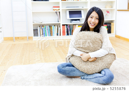 リラックスする女性 5255876