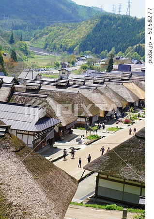 山から臨む大内宿 5258277
