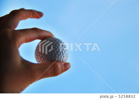 ゴルフボール&青空 ゴルフボール&青空 5258832