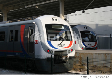 イスタンブール駅と電車 イスタンブール駅と電車 5259232