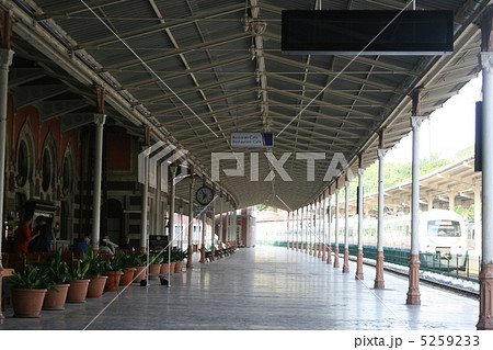 イスタンブール駅 プラットホーム イスタンブール駅 プラットホーム 5259233