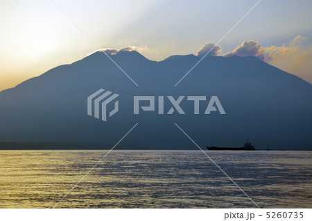 桜島の夜明けⅡ 5260735