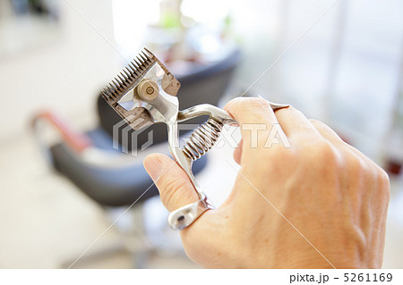 古い手動式のバリカン 古い手動式のバリカン 5261169