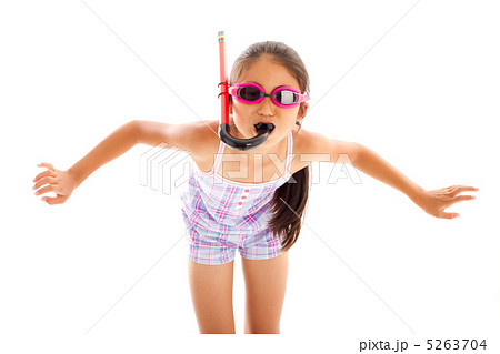 可愛い水着を着た女の子 可愛い水着を着た女の子 5263704