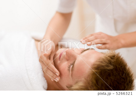 Male cosmetics - facial massage in salon Male cosmetics - facial massage in salon 5266321