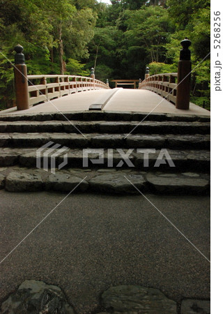 伊勢神宮･内宮の「風日祈宮橋(かざひのみのみやばし)」（三重県伊勢市宇治館町） 5268256