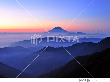 北岳からのぞむ夜明けの富士山 北岳からのぞむ夜明けの富士山 5268278