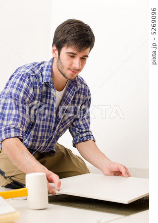 Home improvement - handyman laying tile 5269096