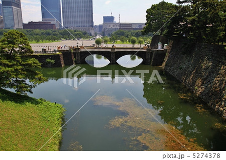 鉄橋(二重橋から見た皇居・正門石橋 鉄橋(二重橋から見た皇居・正門石橋 5274378