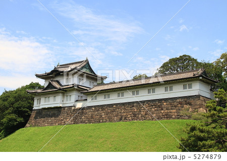 正門鉄橋から見た皇居(江戸城)・伏見櫓 正門鉄橋から見た皇居(江戸城)・伏見櫓 5274879
