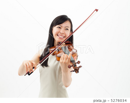 バイオリンを弾く女の子 バイオリンを弾く女の子 5276034