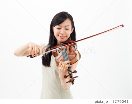 バイオリンを弾く女の子 バイオリンを弾く女の子 5276041