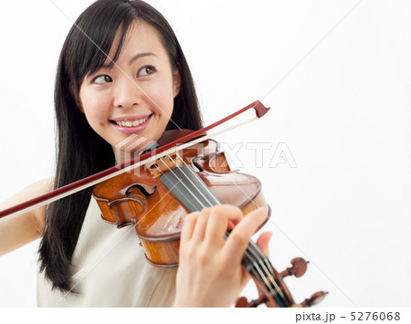 バイオリンを弾く女の子 バイオリンを弾く女の子 5276068