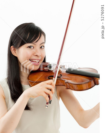 バイオリンを弾く女の子 バイオリンを弾く女の子 5276091