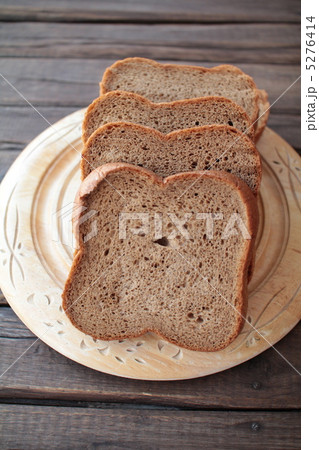 ホームベーカリーで焼いた糖質オフのふすま食パン　手作りパン 5276414
