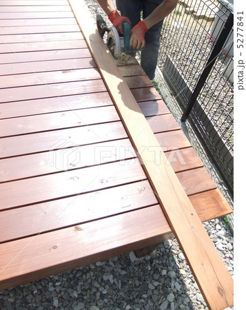 DIY ウッドデッキづくり 丸ノコでカット DIY ウッドデッキづくり 丸ノコでカット 5277841
