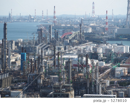 四日市港ポートビルから見る工場地帯の眺望 5278010