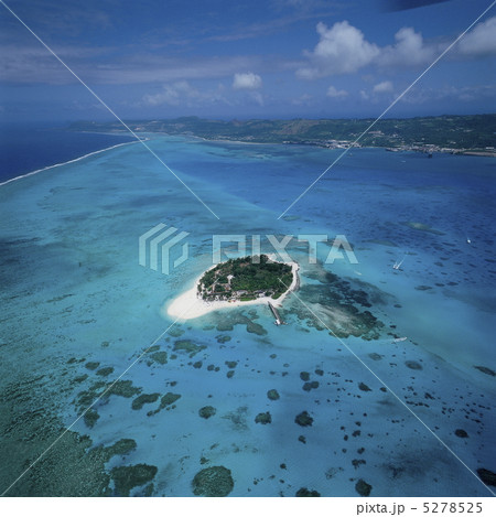 珊瑚の海に浮かぶマニャガハ島 5278525
