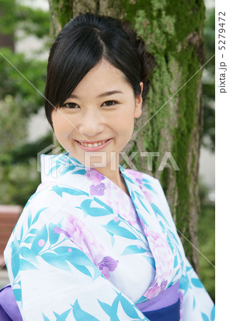 浴衣の若い女性 浴衣の若い女性 5279472