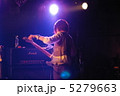 女性ギタリスト 5279663