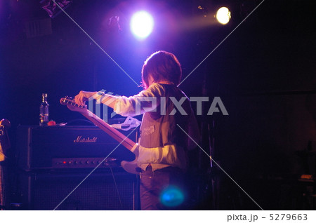女性ギタリスト 5279663