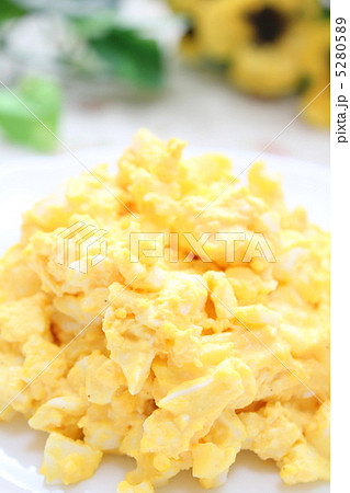 調味料を混ぜたゆでたまご 調味料を混ぜたゆでたまご 5280589